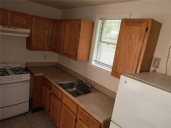 5th image of 7517 Benjamin St APT 2