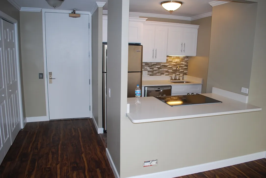 Building Photo - 4343 N Clarendon Ave #1009
