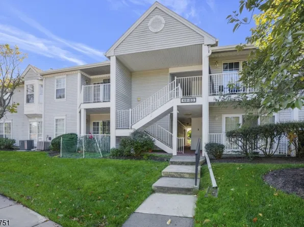 57 Caitlin Ct, Franklin Park, NJ 08823