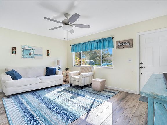 5th image of 808 SW Belmont Circle