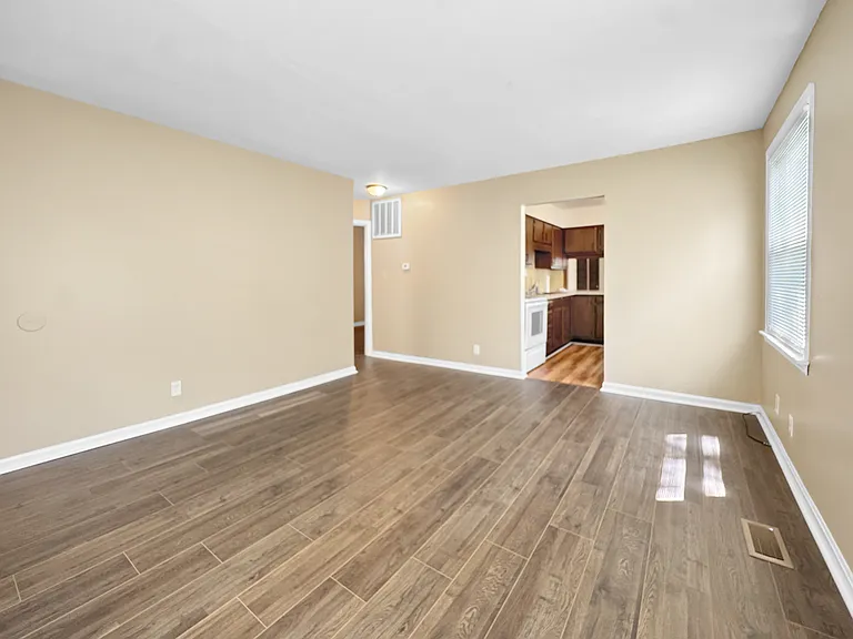 1727 Covert Ave — Photo 13
