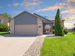 7533 W Stoney Creek St, Sioux Falls, SD 57106