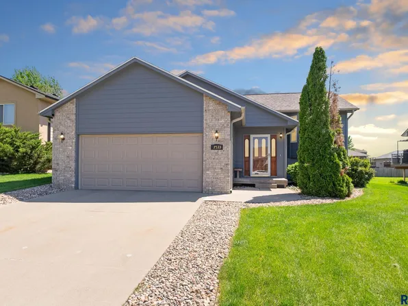 7533 W Stoney Creek St, Sioux Falls, SD 57106