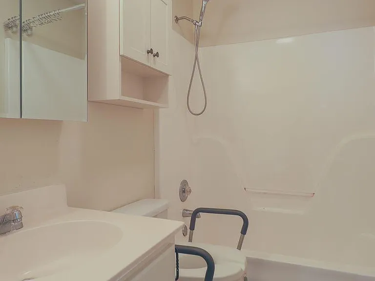 13472 Locust Hill Dr — Photo 11