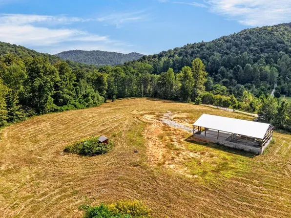 999 Copeland Cove Ln, Livingston, TN 38570