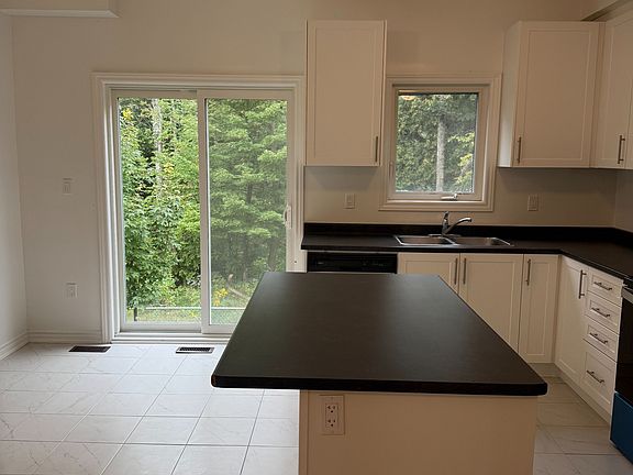 3rd image of 40 Milson Cres