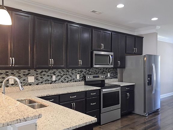 3rd image of 1510 Silver Spur Ln