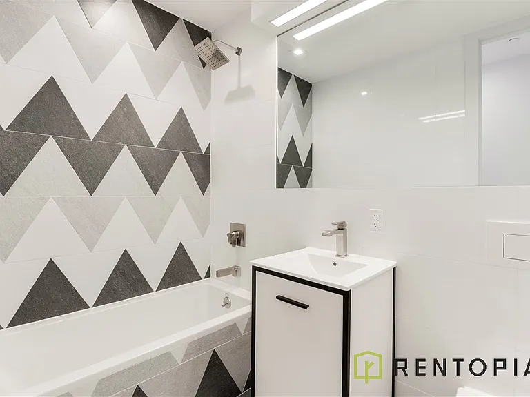 144 N 11th St #3L — Photo 5