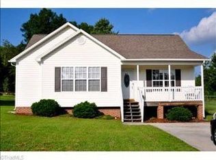 9 Pineywood Ct, Thomasville, NC 27360