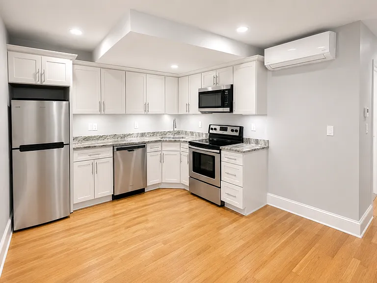 470A E 4th St #1 — Photo 8