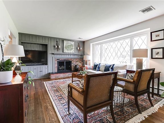 3rd image of 704 Forest Ave