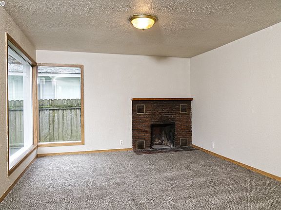 3rd image of 13318 NE 39th St