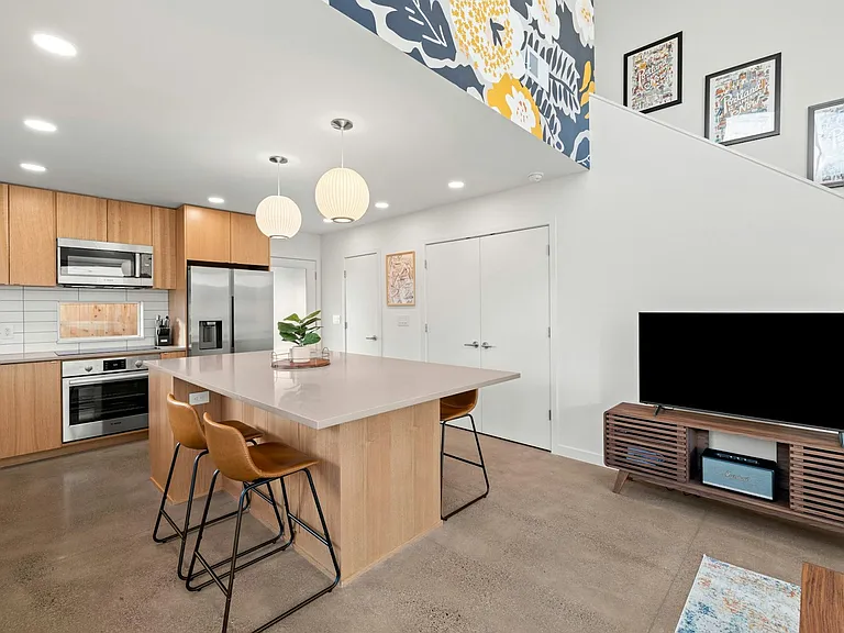 4809 N Kerby Ave — Photo 6