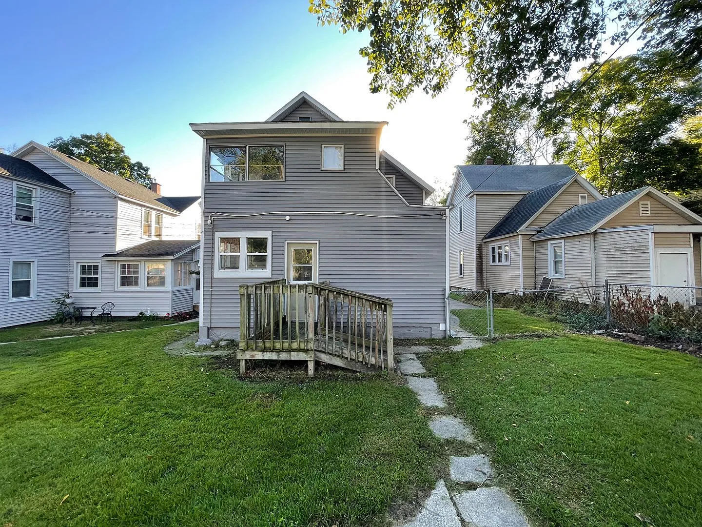3 bed, 1.0 bath, $1,395 — Photo 3