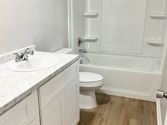 4th image of 324 Custom House St