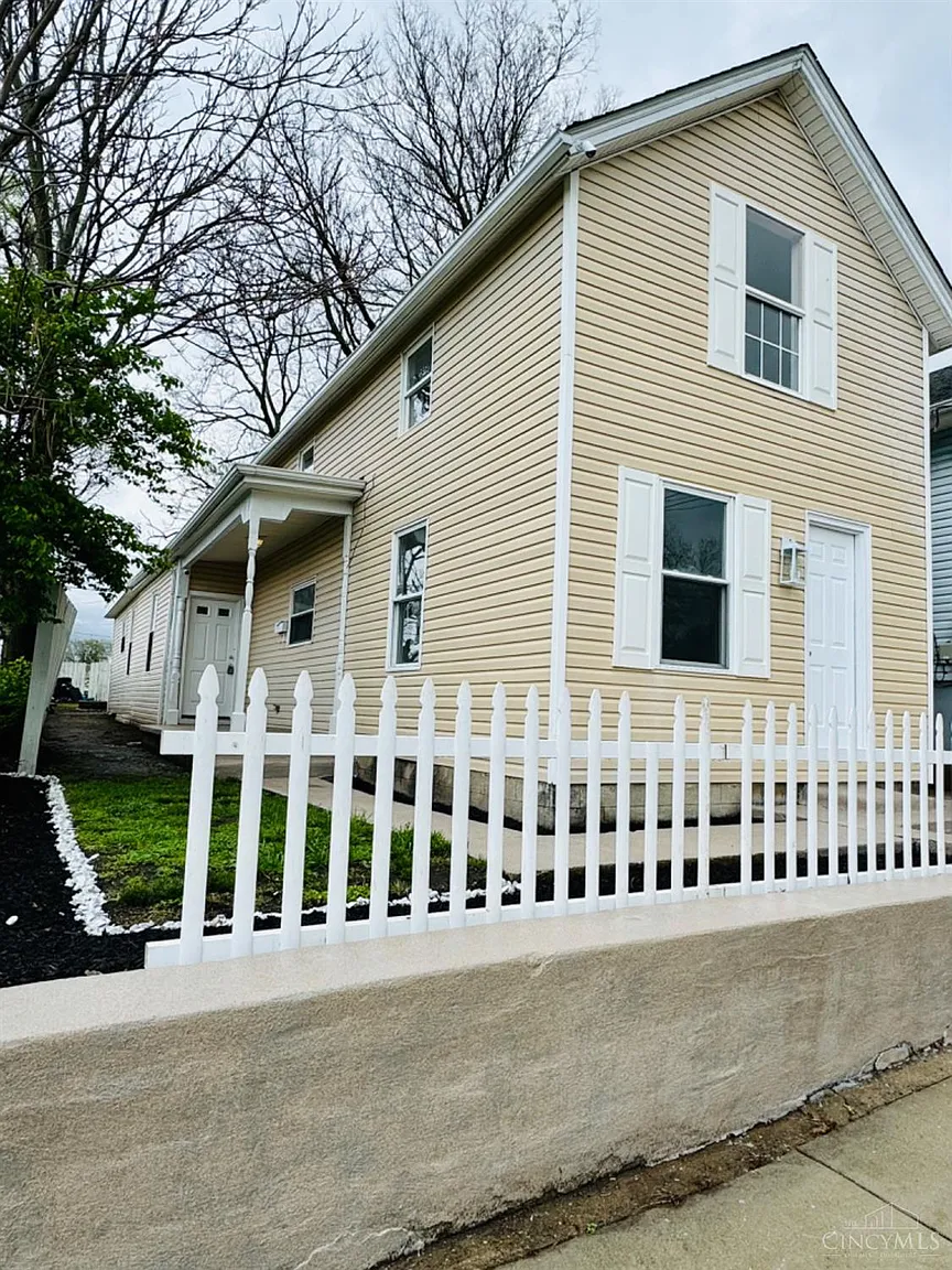 130 Chestnut St photo 1