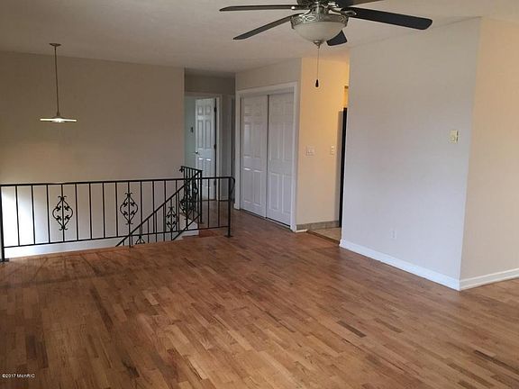 4th image of 2310 Sunrise Ln