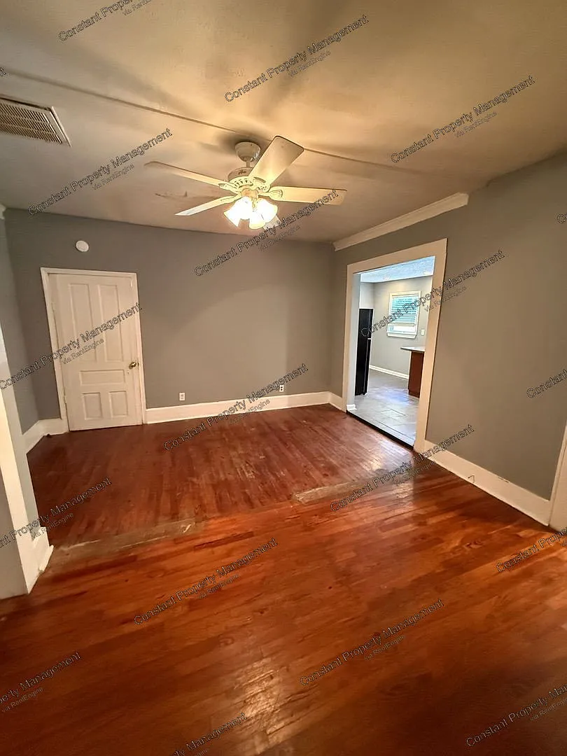 2 bed, 1.0 bath, 872 sqft, $1,025 — Photo 2