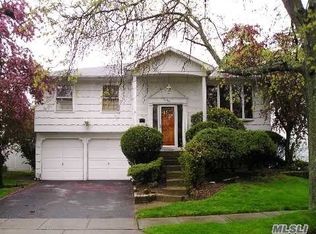 782 Bonnie Dr, Baldwin, NY 11510