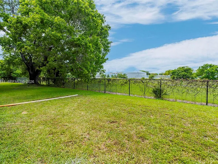 7900 Fairview Dr #105 — Photo 20