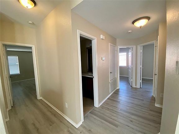 5th image of 111 Salado Dr