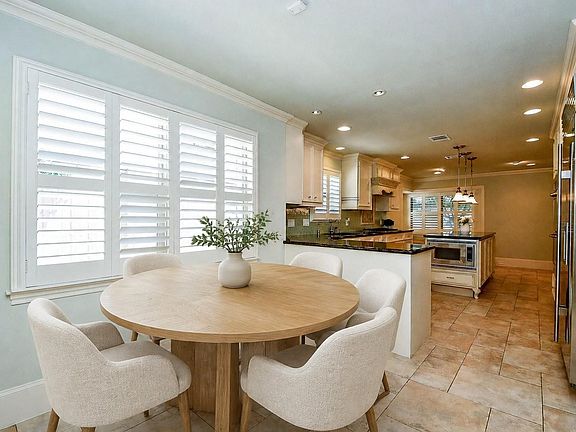 2nd image of 2911 Fontana Dr