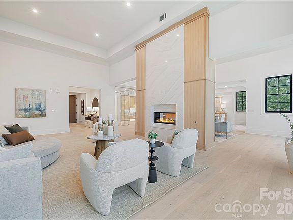 3rd image of 409 Queens Rd #503
