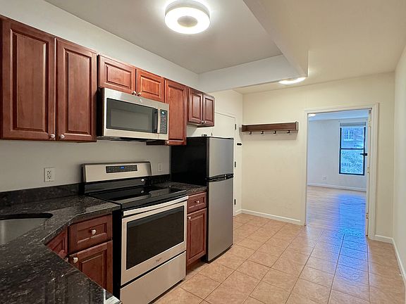 3rd image of 250 Elizabeth St APT 1