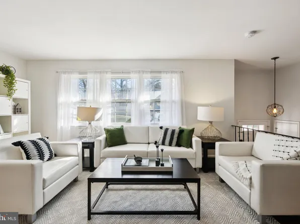 13512 Bartlett St, Rockville, MD 20853