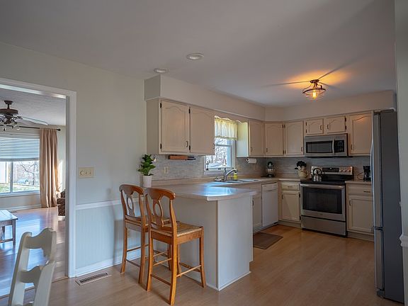 5th image of 1520 Pride Ave