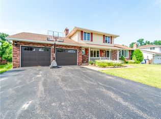 158 Old Meadow Dr, Rochester, NY 14626