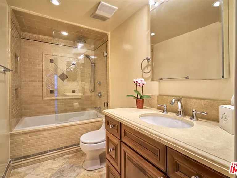 1937 S Beverly Glen Blvd #20 — Photo 16