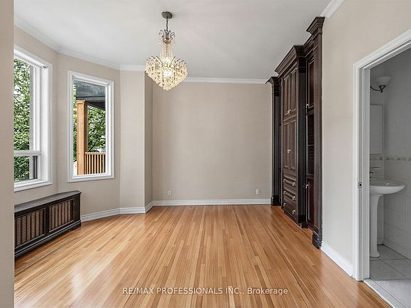 4th image of 168 Markham St