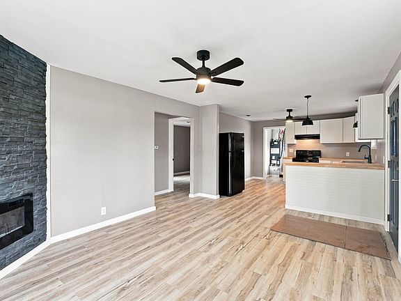 3rd image of 317 1/2 Long St