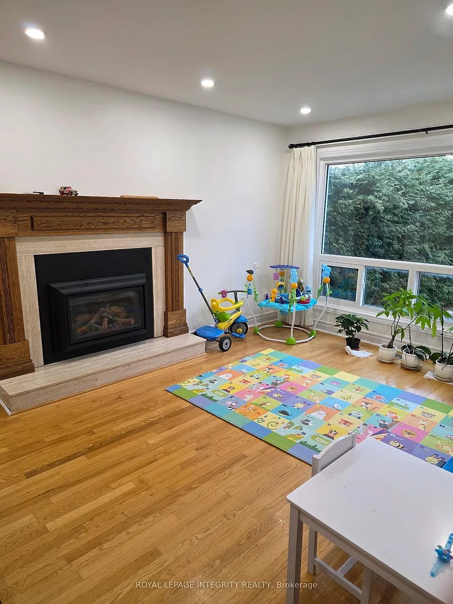 Building Photo - 63 Topley Cres