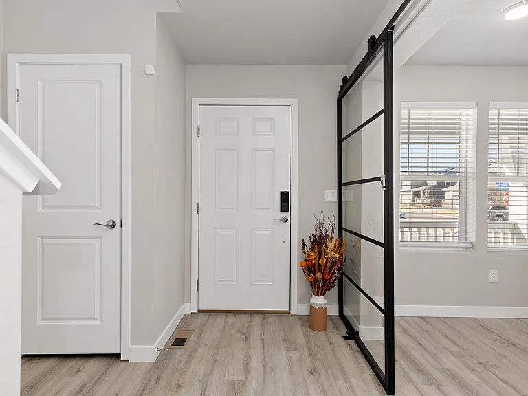 958 Colorado River Ave — Photo 3