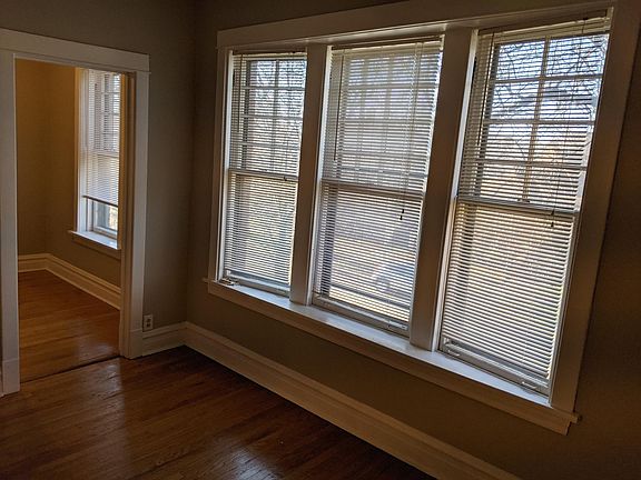 3rd image of 108 Elgin Ave APT 2
