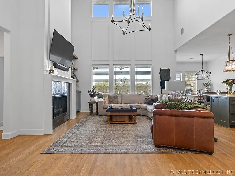 501 E 127th Pl S — Photo 6