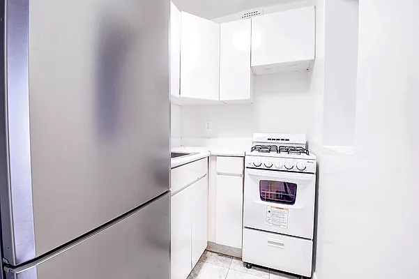 Rented by Urbane Brokerage | media 9