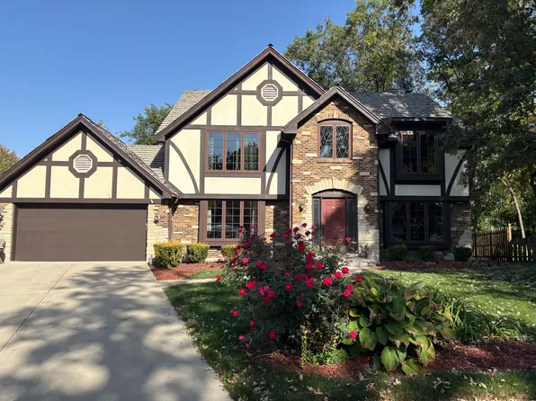 1215 Yorkshire Woods Ct, Wheaton, IL 60189