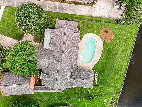 3rd image of 12511 Lake Sherwood Ave S