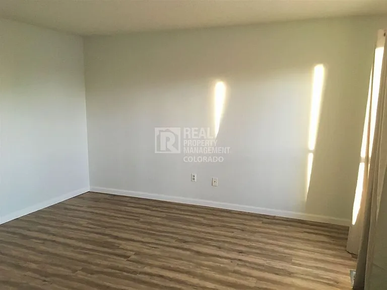 2607 W 101st Pl — Photo 4