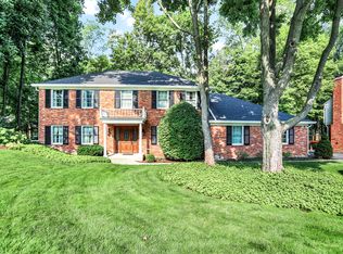 120 Spring Dr, Zionsville, IN 46077