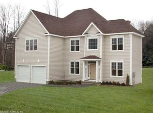 18 School St, Avon, CT 06001