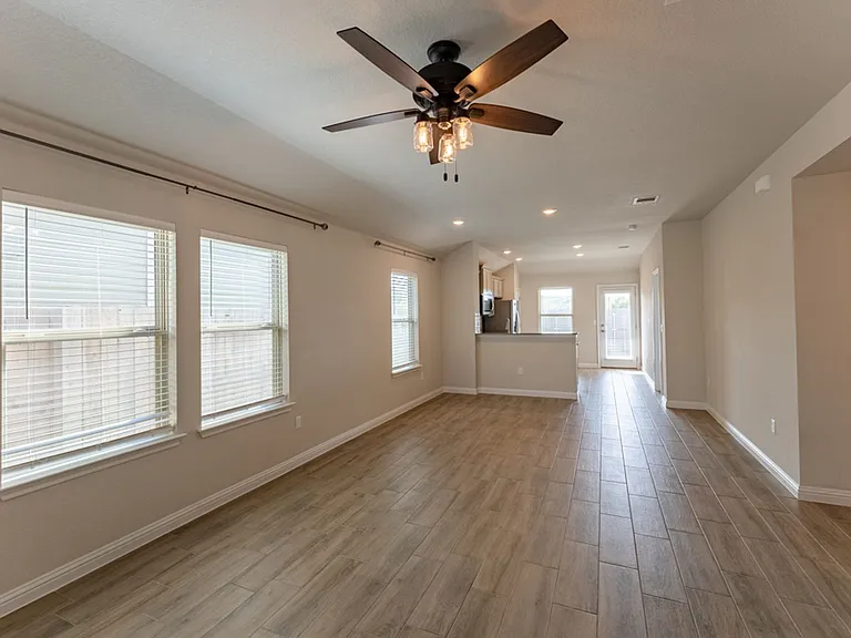 8209 McKamy Dr — Photo 6