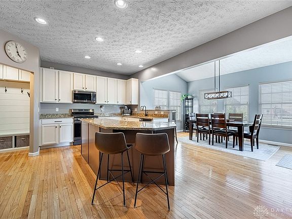 5th image of 1586 N Wood Creek Dr