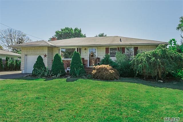 1st image of 7 Simmons Dr