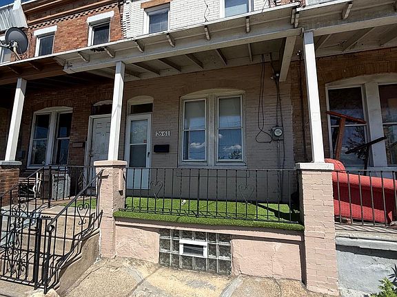 3rd image of 2661 Roberts Ave