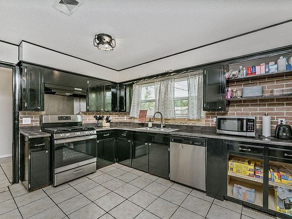 4th image of 4207 SE 31st Ave