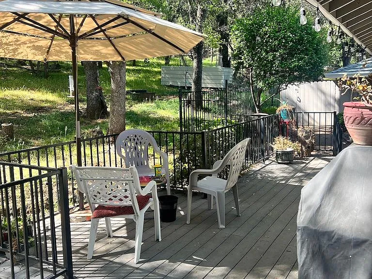 23058 Broadmoor Ct — Photo 2